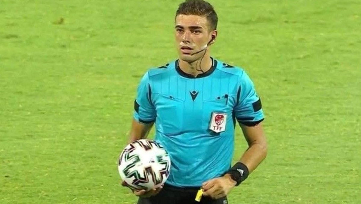Hakem Oğuzhan Çakır Süper Lig tarihine geçti Hakem Oğuzhan Çakır Süper Lig tarihine geçti