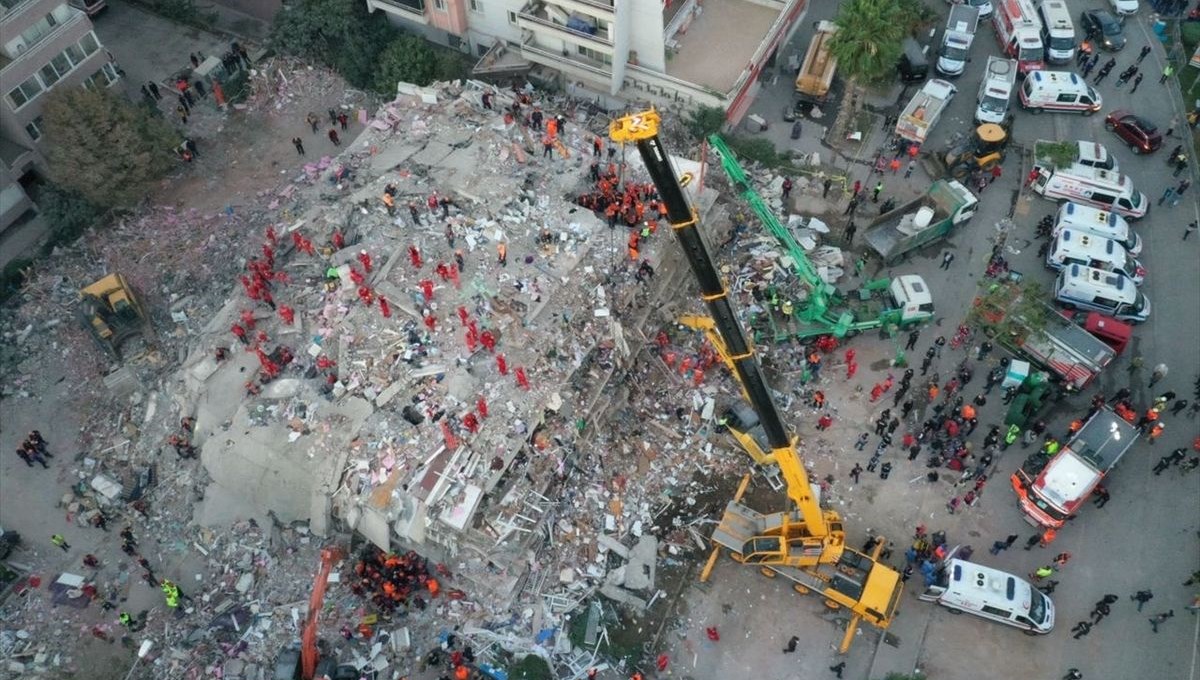 İzmir Seferihisar açıklarında 6,6 büyüklüğünde deprem: 49 can kaybı, 896 yaralı