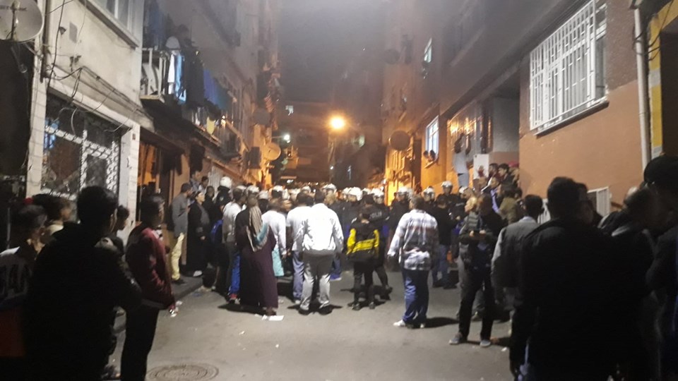İstanbul Fatih'te çocuğa taciz iddiası mahalleyi sokağa döktü - 1
