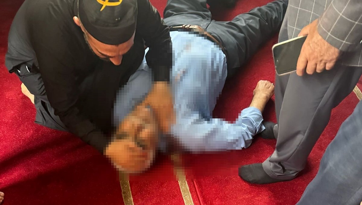 Camide bıçaklı saldırı