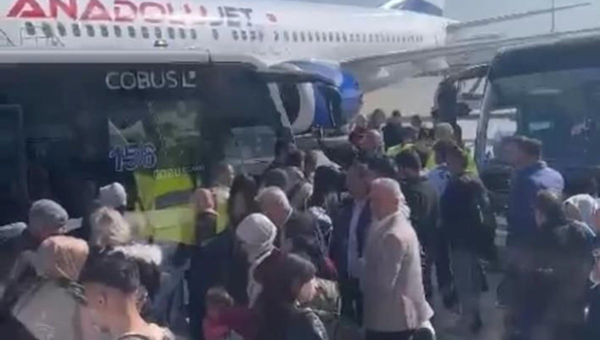 Uçaktaki “bomba” muhabbeti gözaltında bitti Uçaktaki “bomba” muhabbeti gözaltında bitti