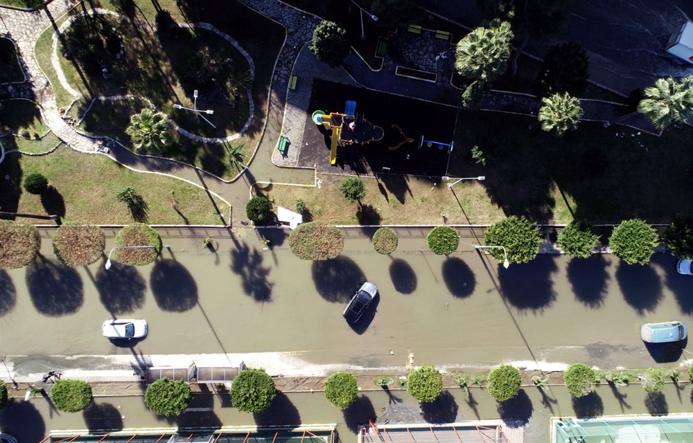 Deniz seviyesinin yükseldiği İskenderun'da binalar boşaltıldı - 4