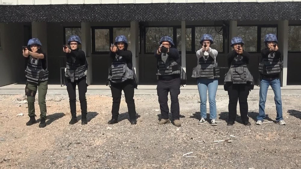Polis Kadınlar Hedefte On İkiden Vurdu 75 ucb