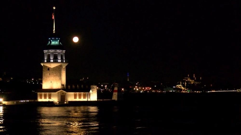 İstanbul'da pembe ay heyecanı: Görsel şölen oluşturdu 76 uciMnaU1s0mVahRrU47MuA