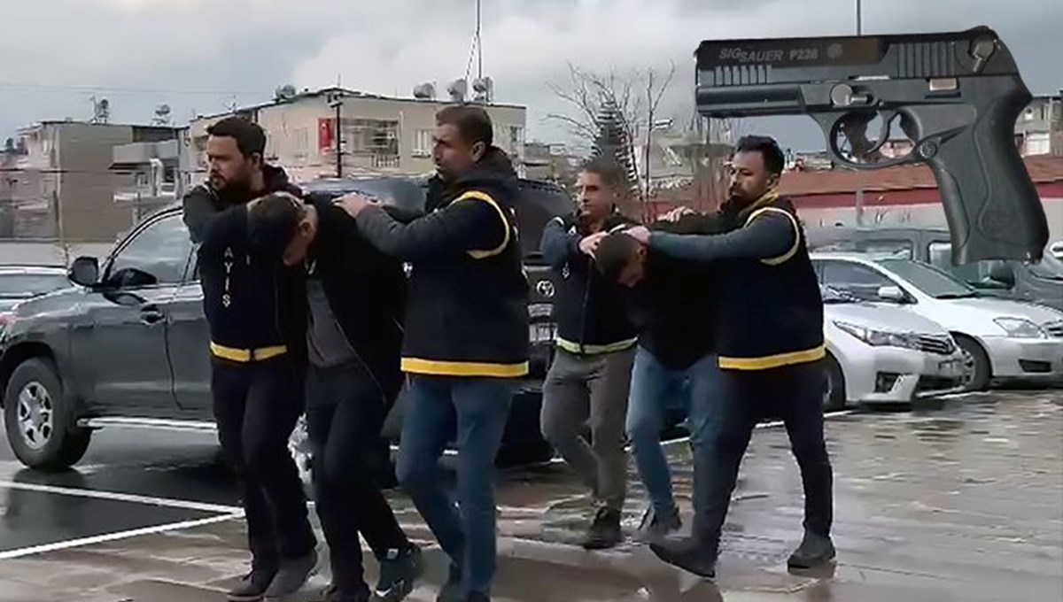 Adana'da korku dolu anlar: Silah zoruyla alıkoyup banka hesaplarına 200 bin TL havale ettiler Adana'da korku dolu anlar: Silah zoruyla alıkoyup banka hesaplarına 200 bin TL havale ettiler