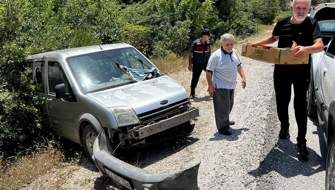 Antalya'da  zincirleme kaza: 2 kişi yaralandı