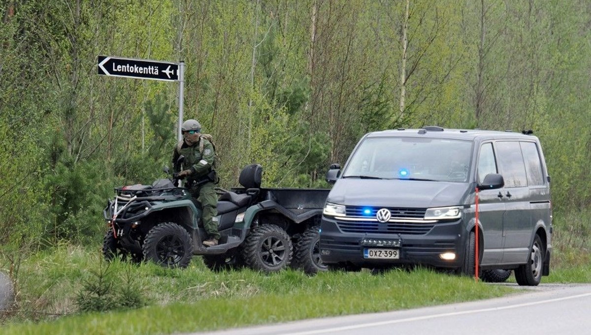 Finlandiya’da helikopterler havada çarpıştı