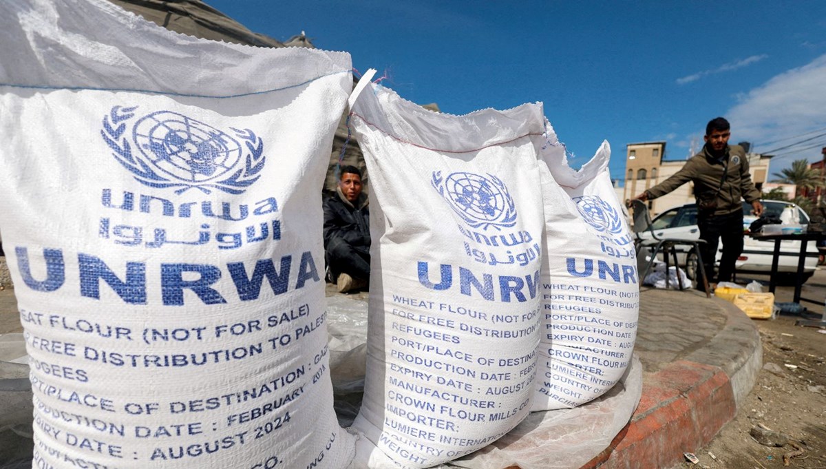 İsrailli yerleşimciler UNRWA'nın Kudüs'teki merkezini ateşe verdi: Yerleşke kapatıldı İsrailli yerleşimciler UNRWA'nın Kudüs'teki merkezini ateşe verdi: Yerleşke kapatıldı