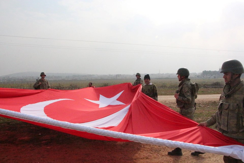Kobani sınırına dev Türk bayrağı - 1