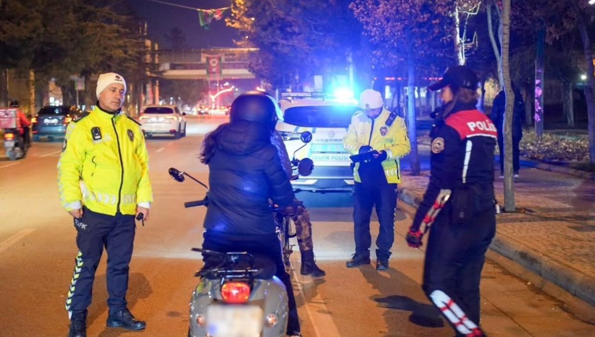 Isparta'da 1 saatlik denetimde 7 araç trafikten men edildi