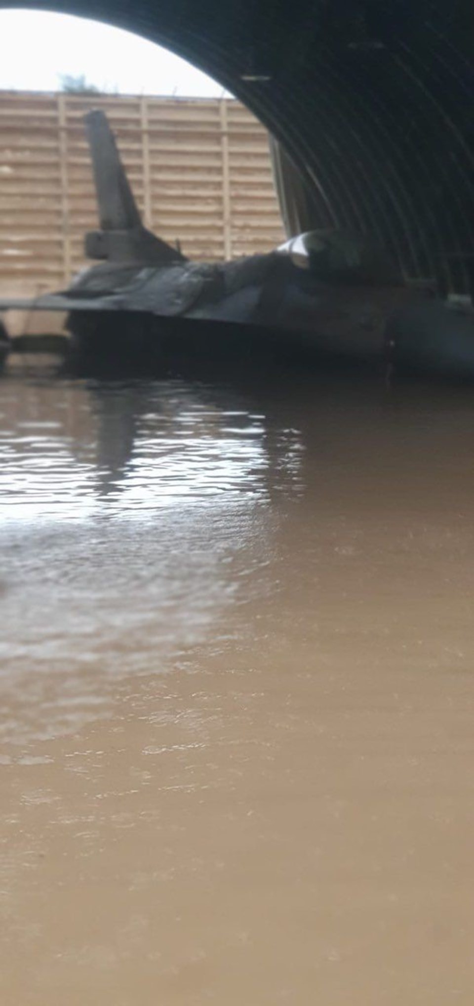 İsrail savaş uçakları aşırı yağışlardan zarar gördü - 1