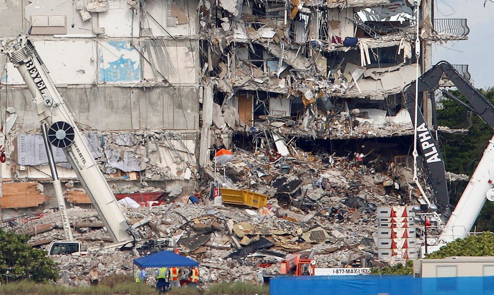 Biden visits: Race against time in collapsing building - 7