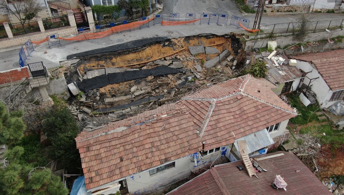 Maltepe'de yol çöktü