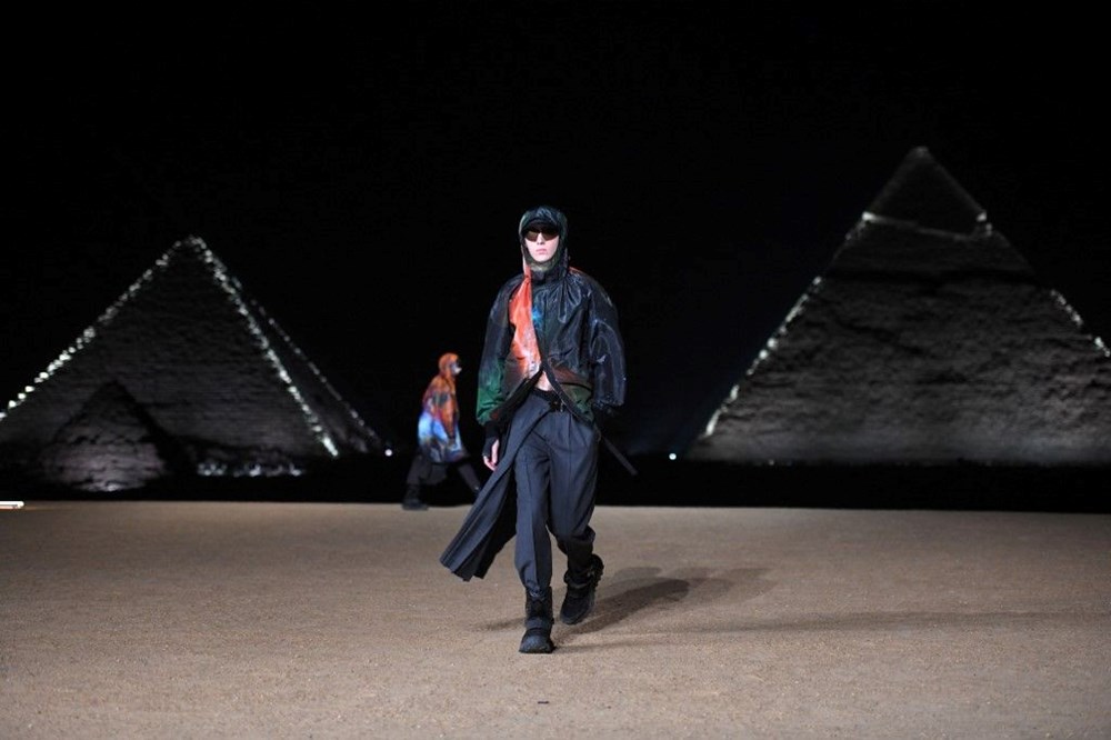 Fransız moda devi Mısır'daki Gize Piramitleri'nde defile yaptı - 10