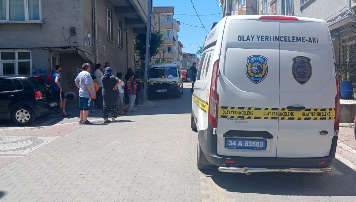Esenyurt'ta balkondan düşen 10 yaşındaki çocuk hayatını kaybetti Esenyurt'ta balkondan düşen 10 yaşındaki çocuk hayatını kaybetti