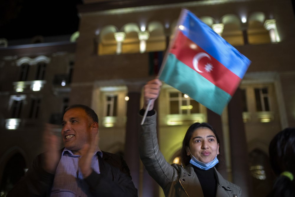 Azerbaycanlılar, Dağlık Karabağ'da varılan anlaşmayı coşkuyla kutluyor - 7