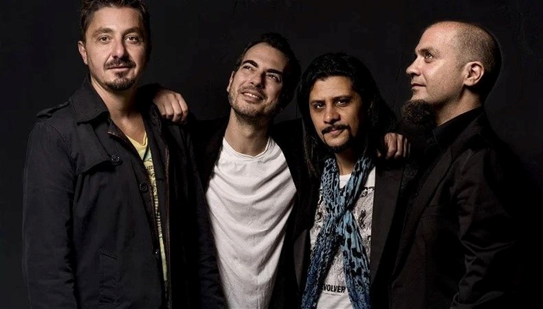 Mor ve Ötesi İzmir'de stadyum konseri verecek