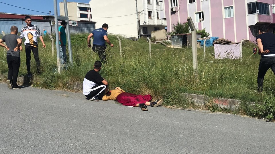 İstanbul Arnavutköy'de güpegündüz kadın cinayeti - 1