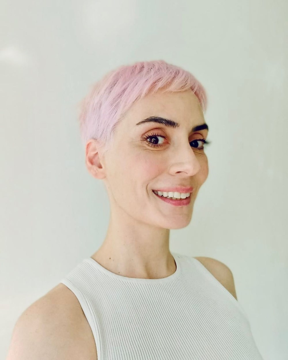 Hande Erçel yeni sineması için imaj tazeledi (Ünlülerin değişimi) 145 ui3BeHYb5UCuMRDd8wU5bg