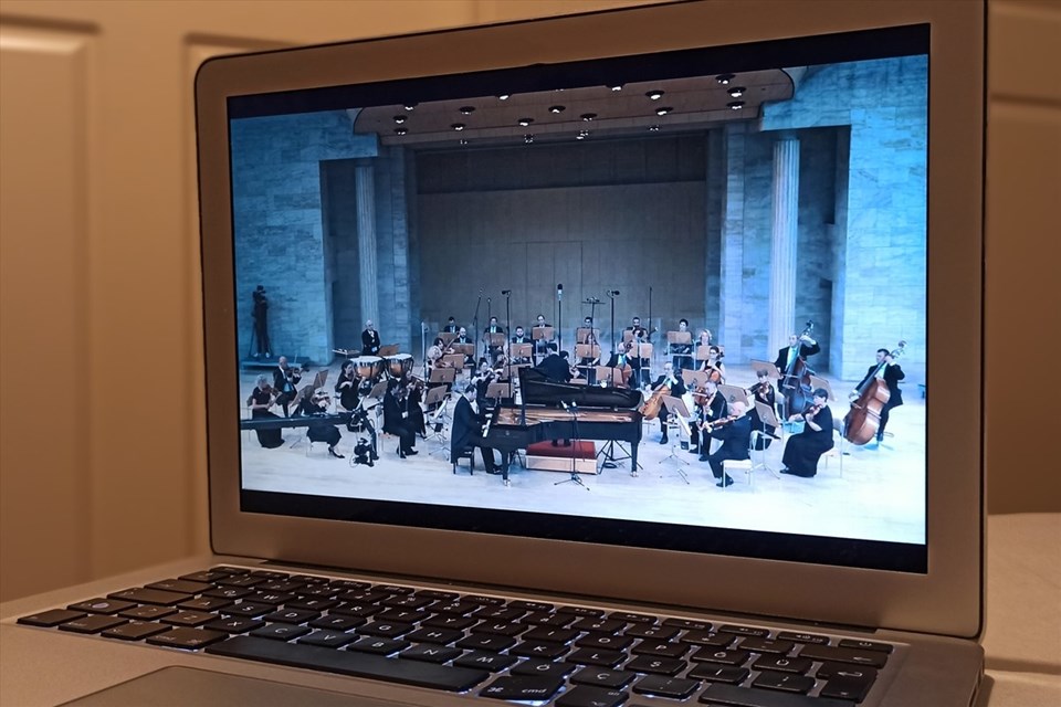 Bilkent Senfoni Orkestrası ile Gökhan Aybulus müzikseverlerle online buluştu - 1