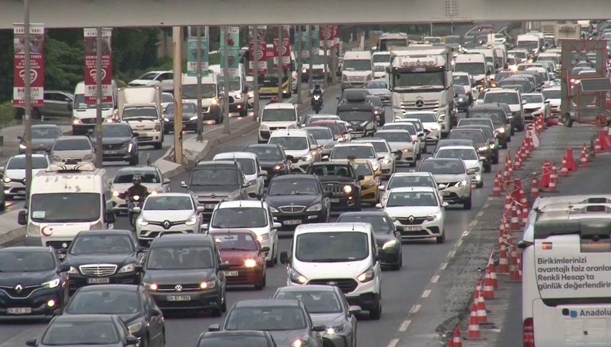 İstanbul'da eğitim-öğretim döneminin başlamasıyla birlikte trafikte yoğunluk oluştu