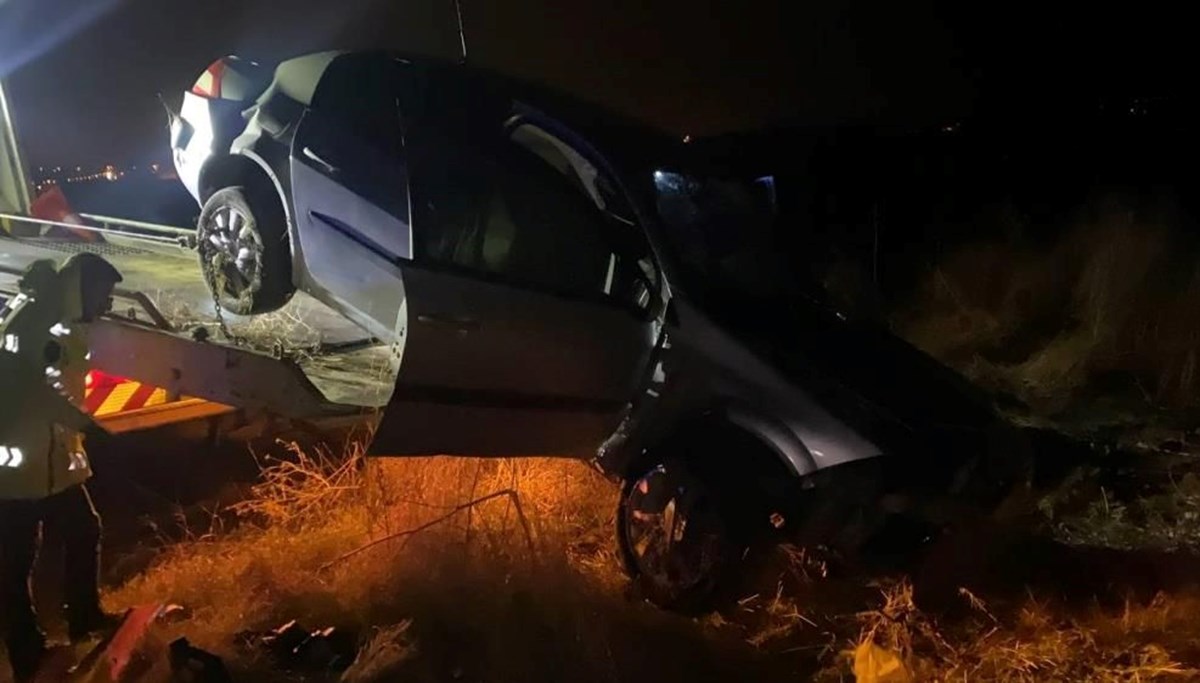 Şarampole uçan otomobil takla attı: 3 kişi yaralandı Şarampole uçan otomobil takla attı: 3 kişi yaralandı