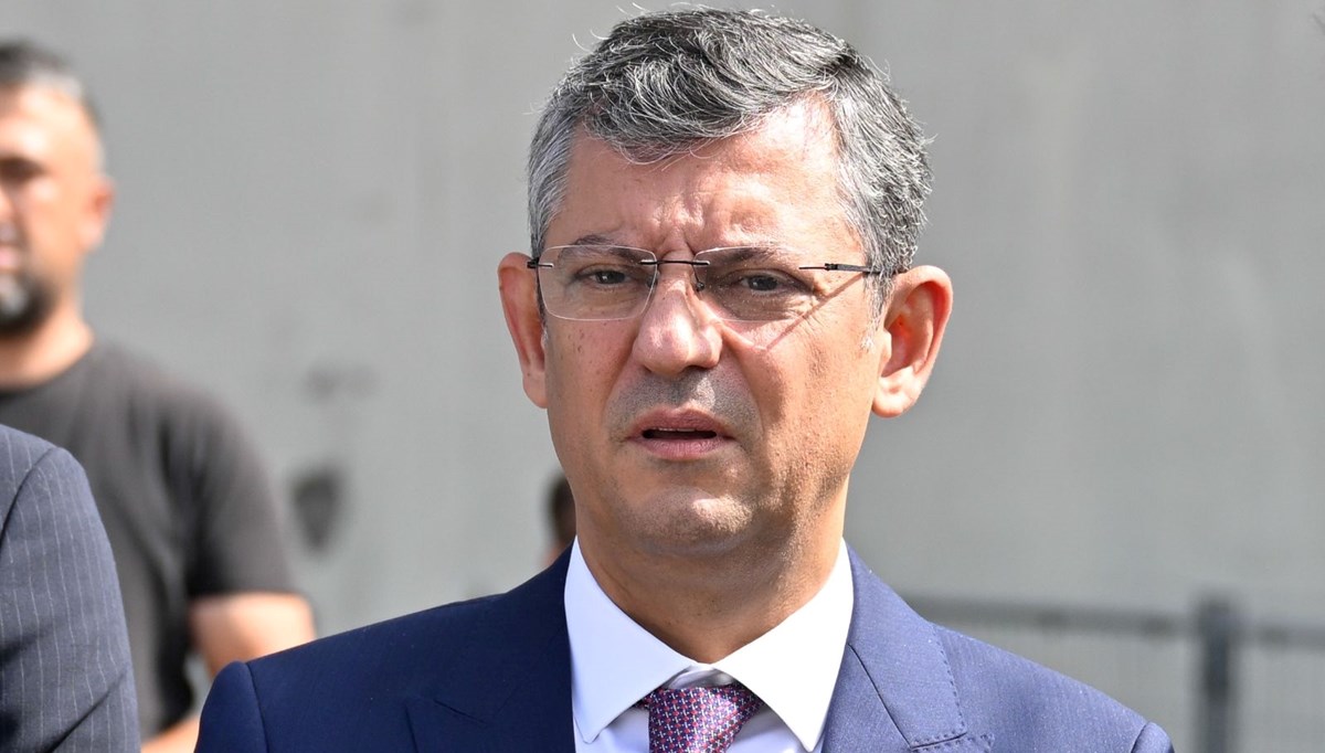 Özgür Özel görevi resmen değil ama fillen bıraktı Özgür Özel görevi resmen değil ama fillen bıraktı