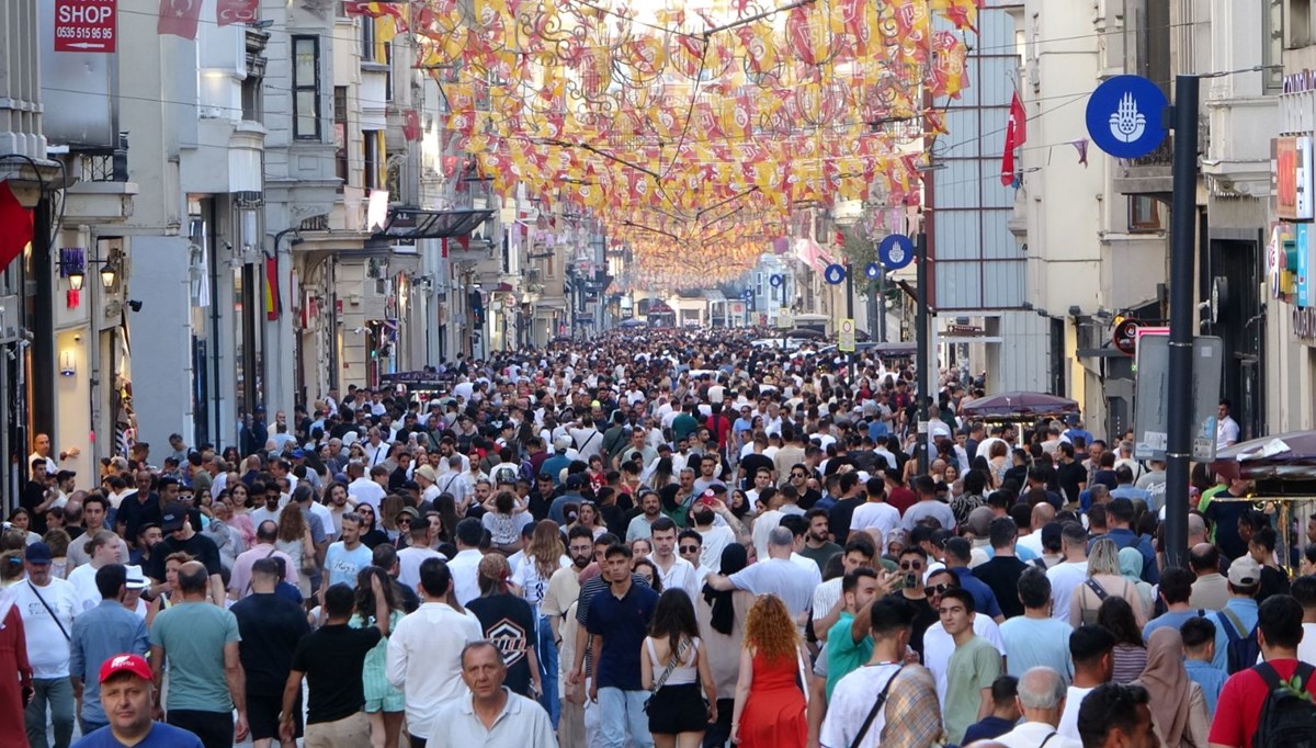 İstiklal Caddesi bayramda ziyaretçi akınına uğradı
