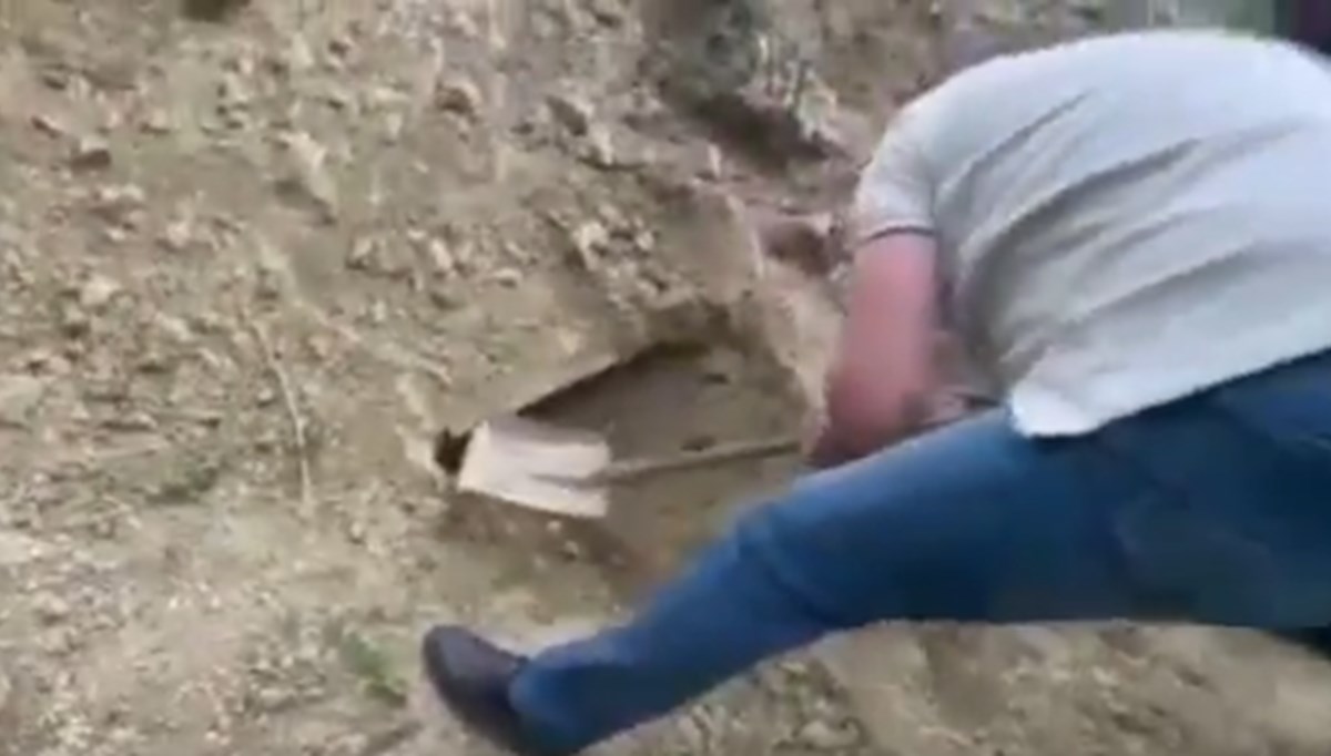 Dört gün boyunca diri diri gömülü kaldı, yerin altından duyurduğu çığlıklarla kurtarıldı Dört gün boyunca diri diri gömülü kaldı, yerin altından duyurduğu çığlıklarla kurtarıldı