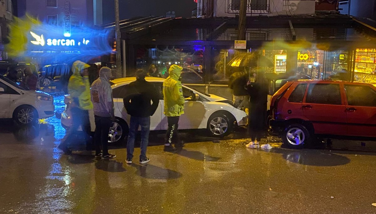 Bartın'da alkollü sürücü dehşeti: Park halindeki 6 araca çarparak durabildi Bartın'da alkollü sürücü dehşeti: Park halindeki 6 araca çarparak durabildi