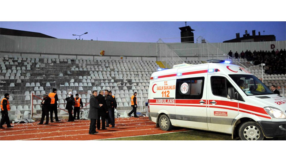 Ambulans 130 TL için sahaya gelmedi