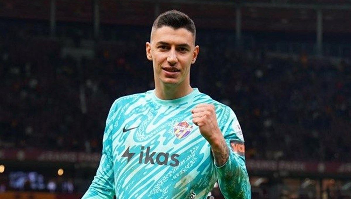 Eyüpspor, Berke Özer'in sözleşmesini uzattı Eyüpspor, Berke Özer'in sözleşmesini uzattı