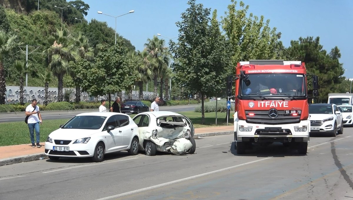 Polis aracı otomobile çarptı: 4 yaralı