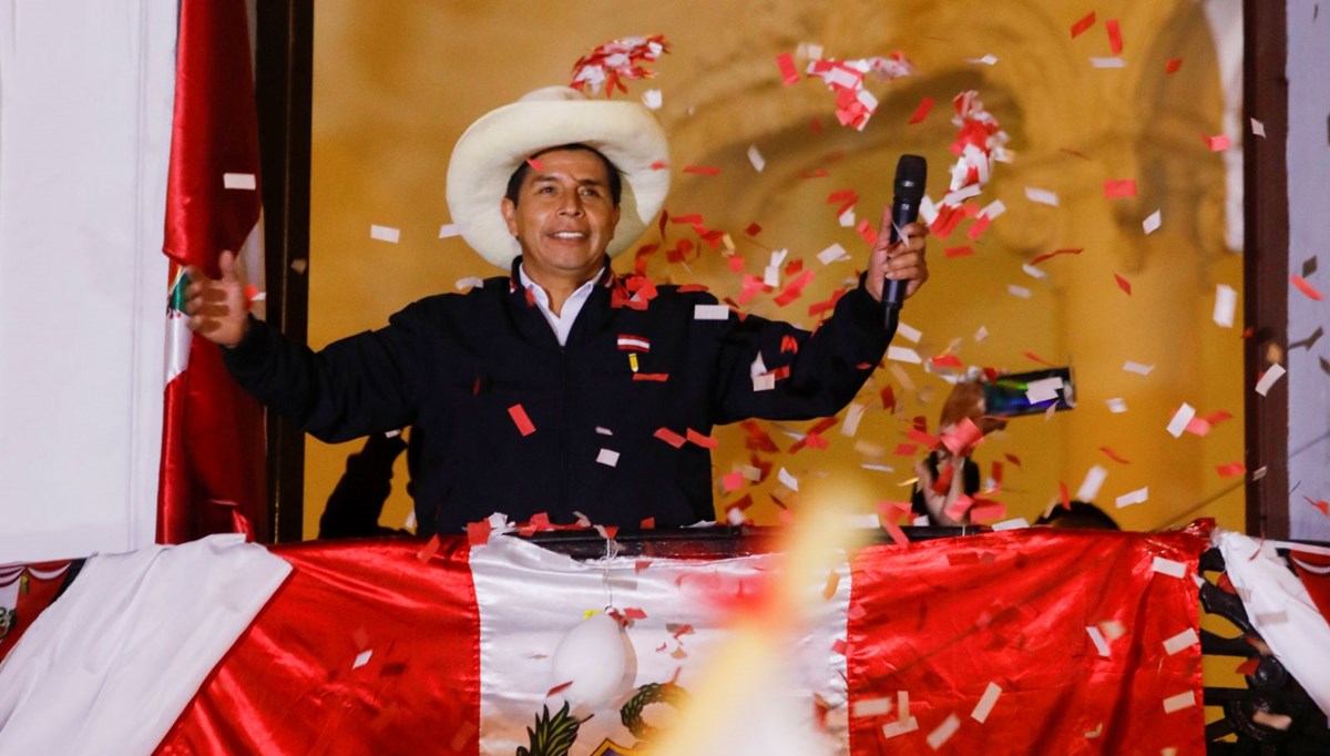 Peru'da devlet başkanlığı seçimini solcu aday Castillo kazandı
