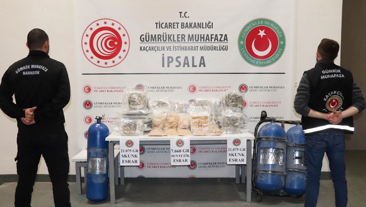 Sınırda uyuşturucu operasyonu: Kilolarca esrar, kokain ve eroin ele geçirildi Sınırda uyuşturucu operasyonu: Kilolarca esrar, kokain ve eroin ele geçirildi