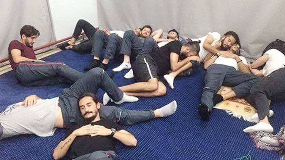 Küme düşen Kartalsporlu futbolcuları kulüp yöneticileri yolda bıraktı - 1