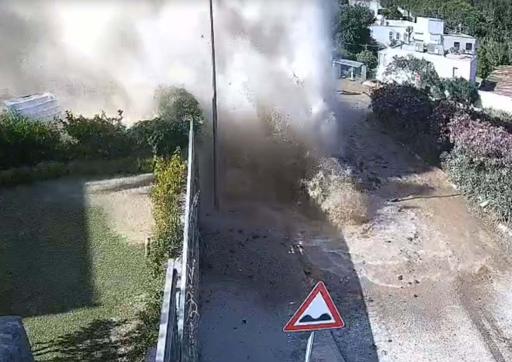 Su borusu bomba üzere patladı: 9 konutu su bastı 73 uoG