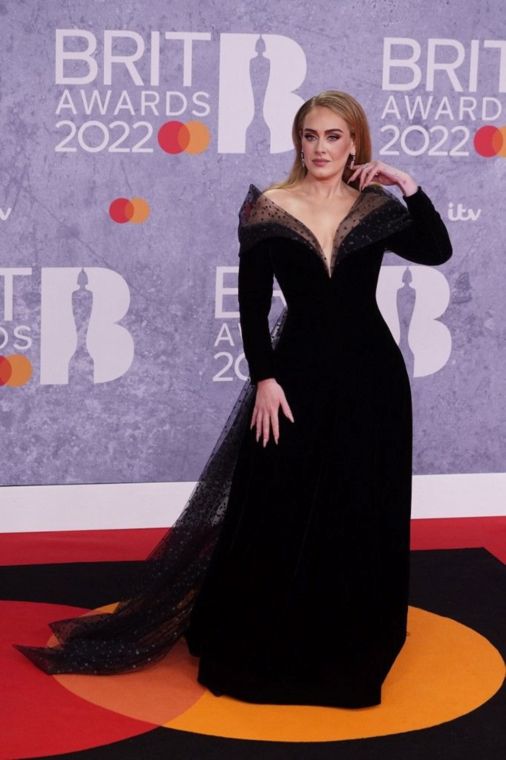 2022 BRIT Ödülleri'nin yıldızı Adele oldu - 13
