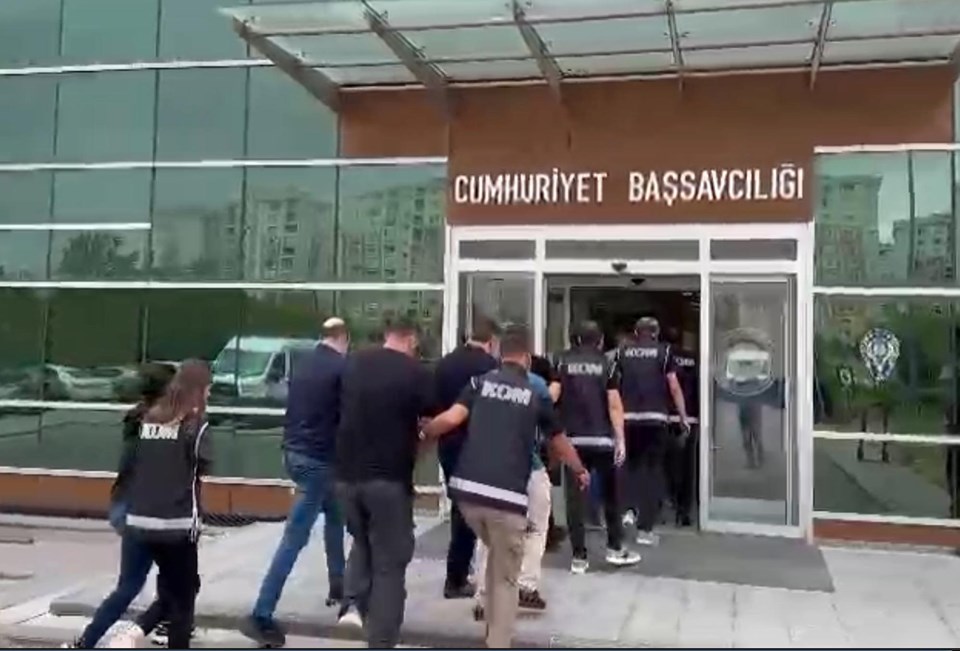 Beşiktaş Başkanı Ahmet Nur Çebi’nin firmasında 11 çalışan 50 milyon dolarlık vurgunla suçlanıyor - 1