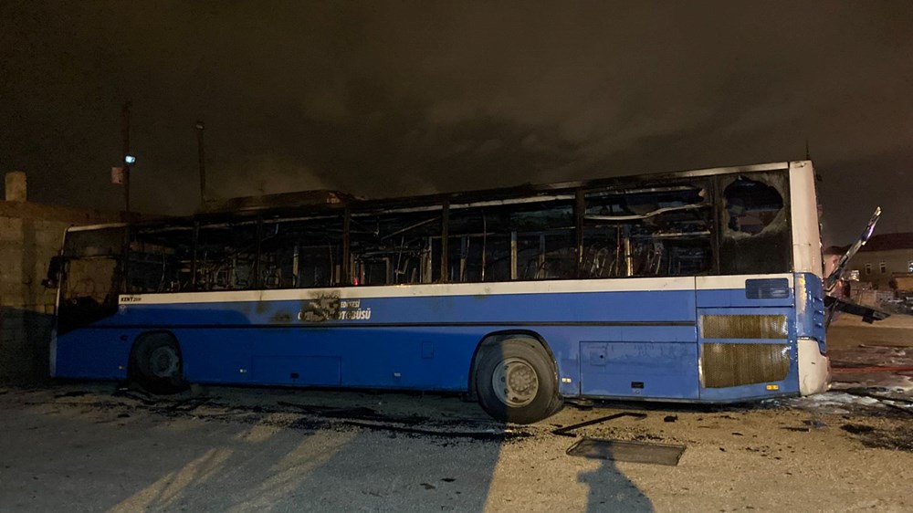 Burdur'da otoparkta yangın: Beş halk otobüsü alev alev yanarak hurdaya döndü - 5