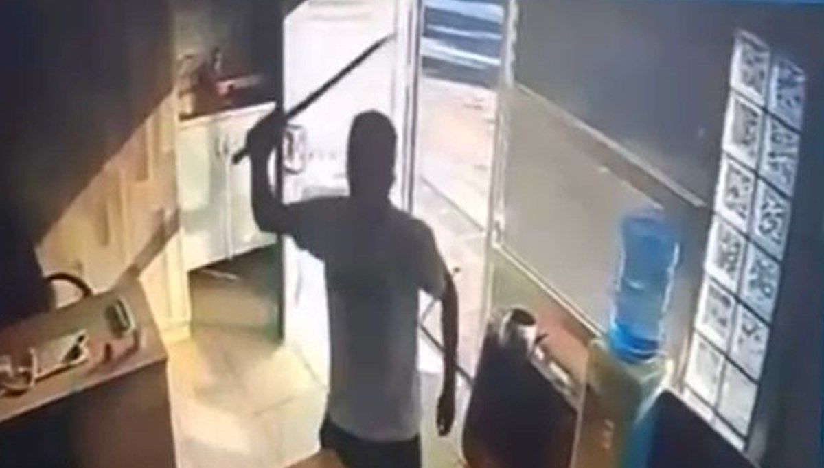 Taksi durağında kılıç çekti!