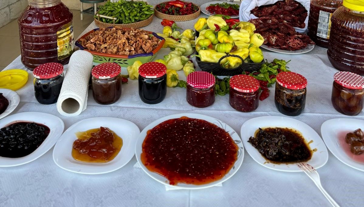 Biberden reçel yaptı şimdi şiparişlere yetişemiyor: İlginç lezzete talep fazla
