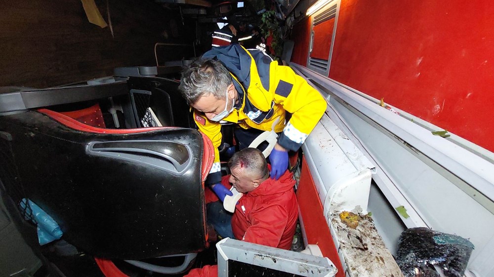 Samsun'da yolcu otobüsü şarampole devrildi: 2 ölü, 14 yaralı - 8