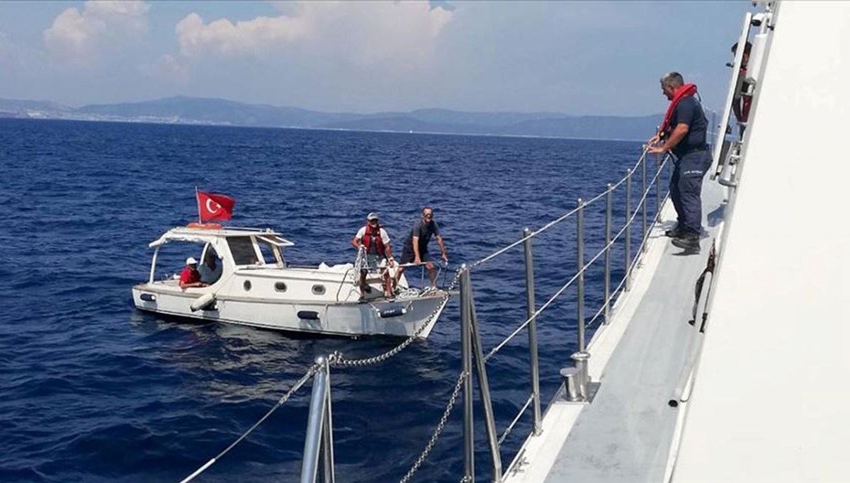 Şile açıklarında sürüklenen teknedeki 2 kişi kurtarıldı Şile açıklarında sürüklenen teknedeki 2 kişi kurtarıldı