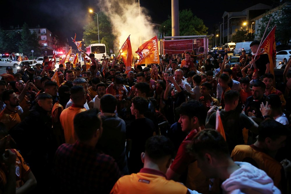 Galatasaray şampiyon oldu taraftar sokağa döküldü - 23