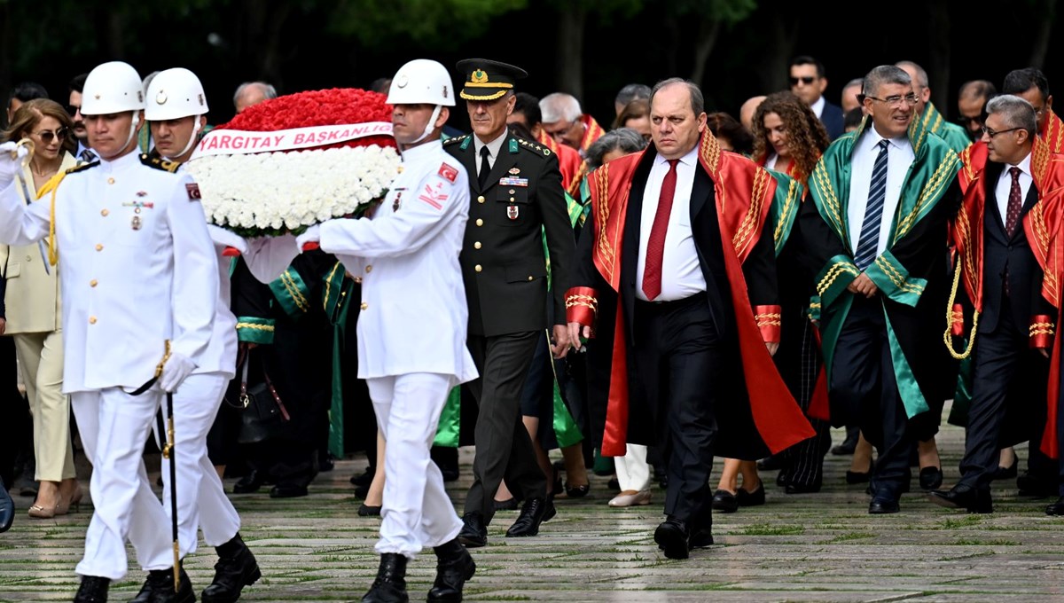 Yargıtay üyelerinden adli yılın açılışı öncesi Anıtkabir'e ziyaret