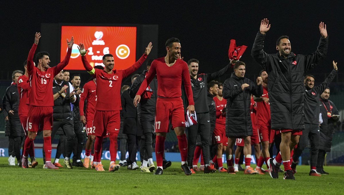 Milli takım fark attı, övgü üstüne övgü yağdı