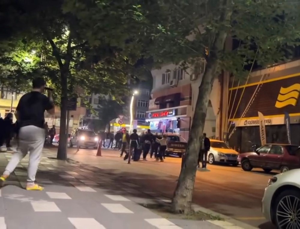 Bolu'da sokak ortasında hengame: Yumruklar havada uçuştu 74 urpqm3AetEWfBPuv6pgtLQ