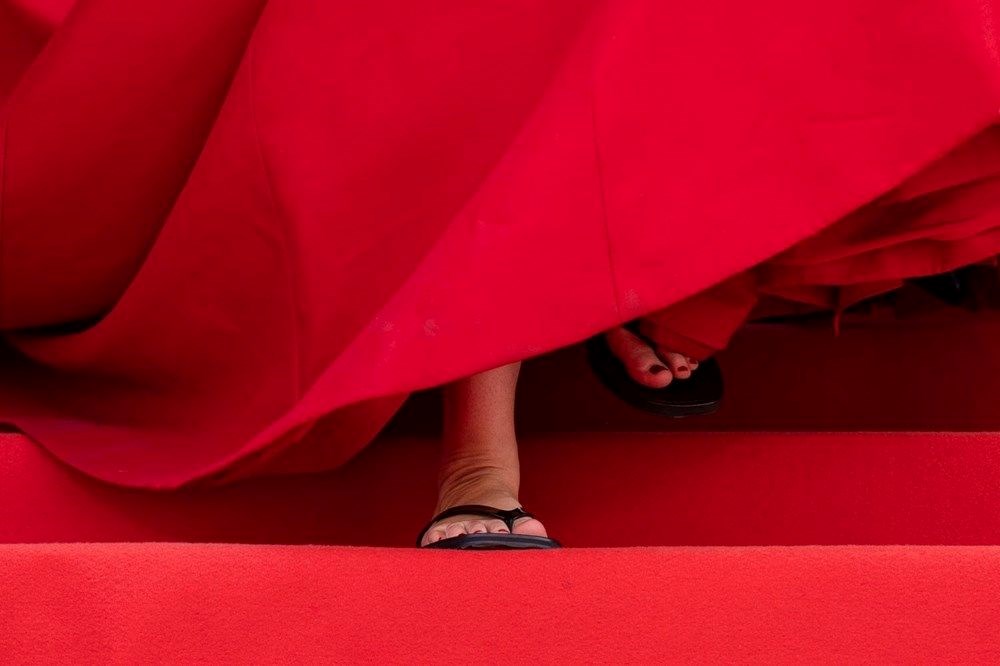Jennifer Lawrence Cannes Film Festivali'nde neden terlik giydiğini açıkladı - 4
