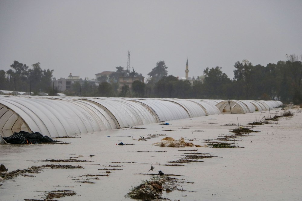 Antalya'da sağanak: Tarım alanları su altında kaldı - 6